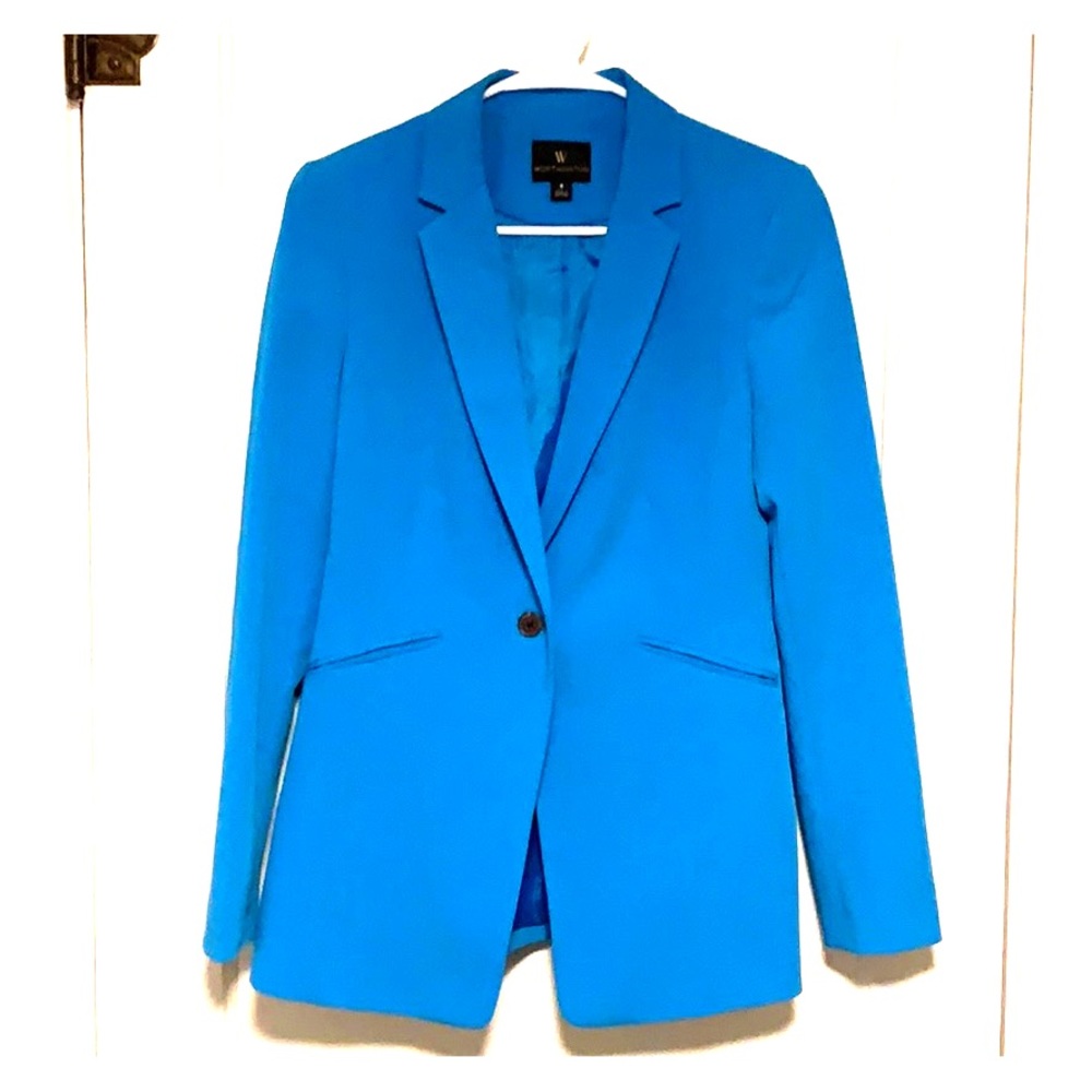 Fitted blue blazer
